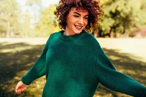 Модные женские свитера 2023-2024: тренды и новинки