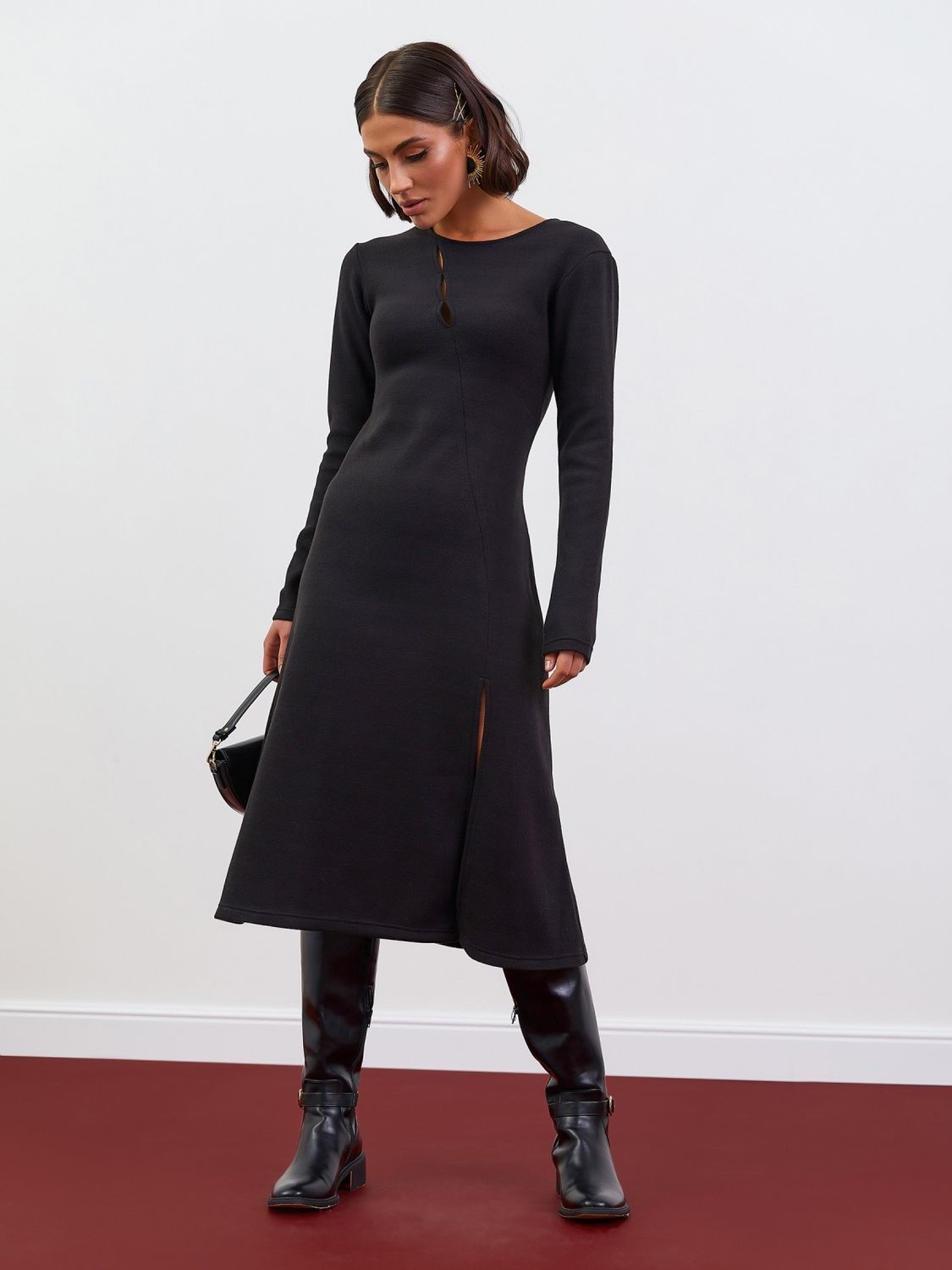 Повсякденна ангорова сукня з розрізом на нозі чорна - фото