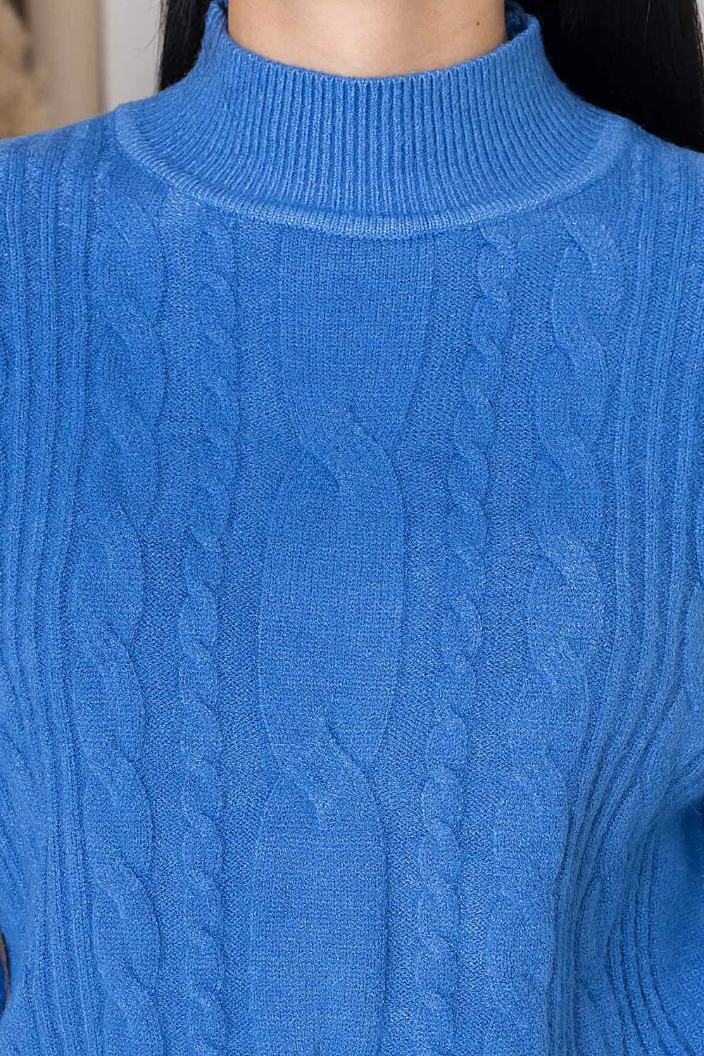 Жіночий в'язаний светр з візерунком коси синього кольору - фото