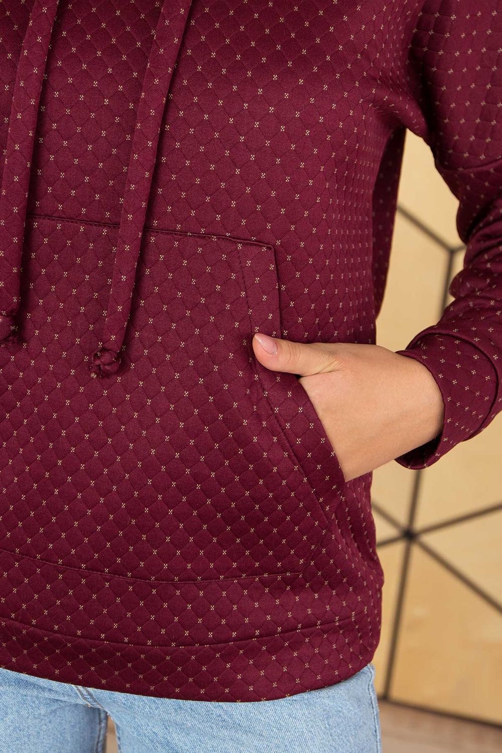 Модне жіноче худі бордового кольору - фото