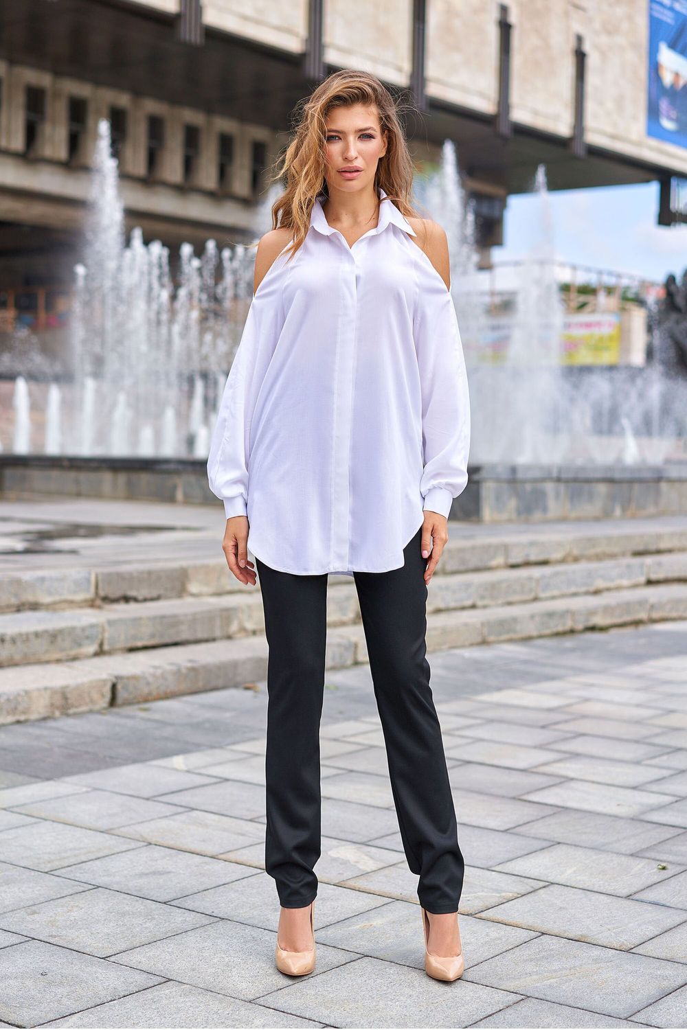 Біла подовжена жіноча сорочка з бавовни - фото