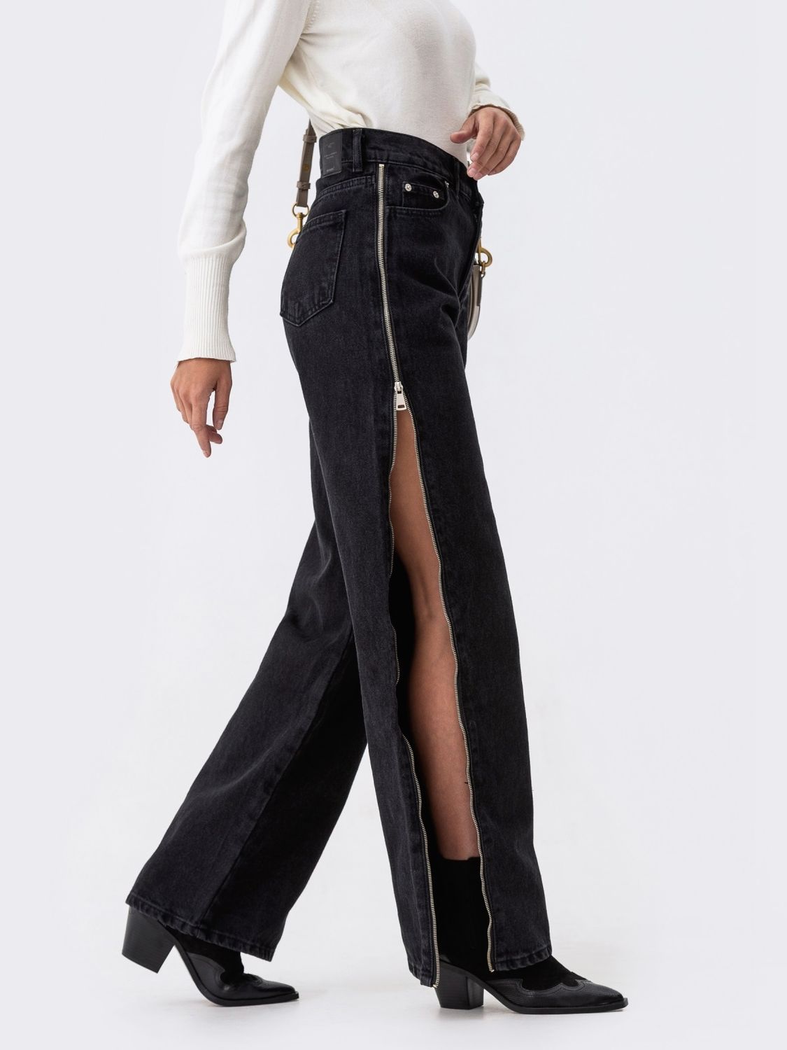 Черные женские джинсы с высокой посадкой - фото