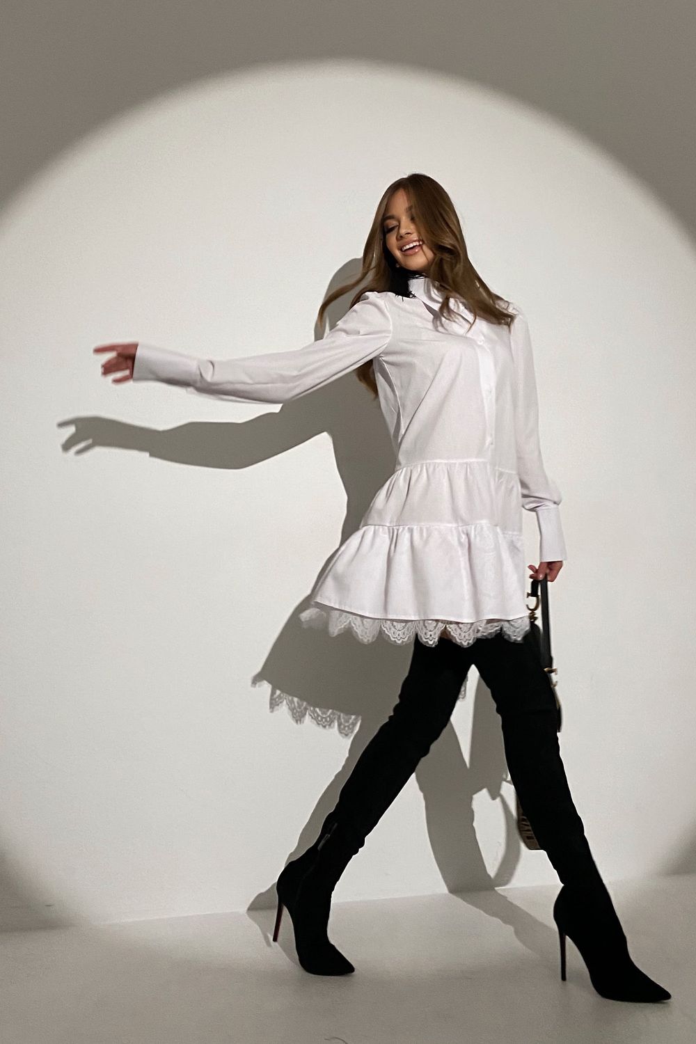 Жіночне плаття сорочка з мереживом біле - фото