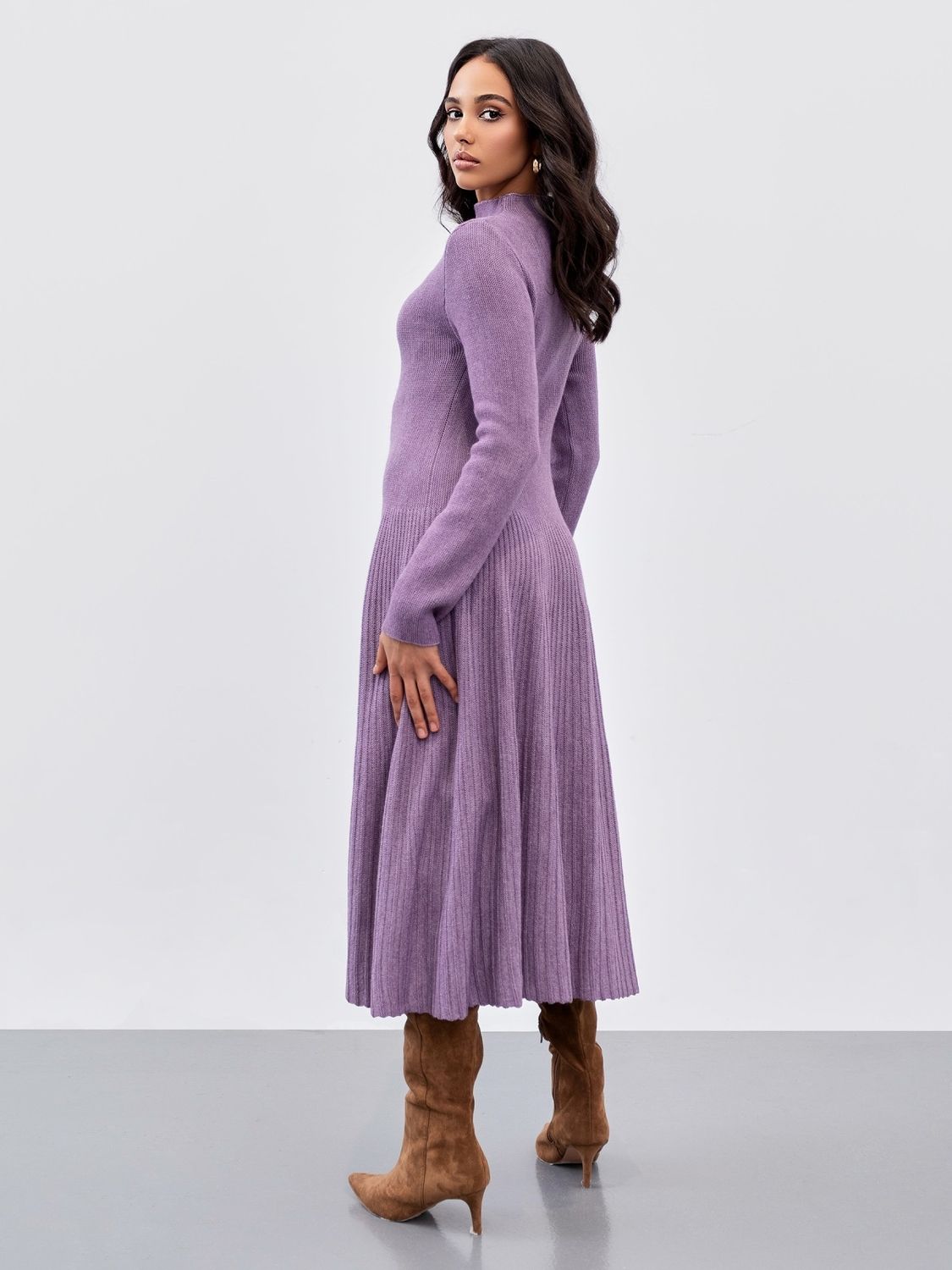 Зимове в'язане плаття міді бузкового кольору - фото