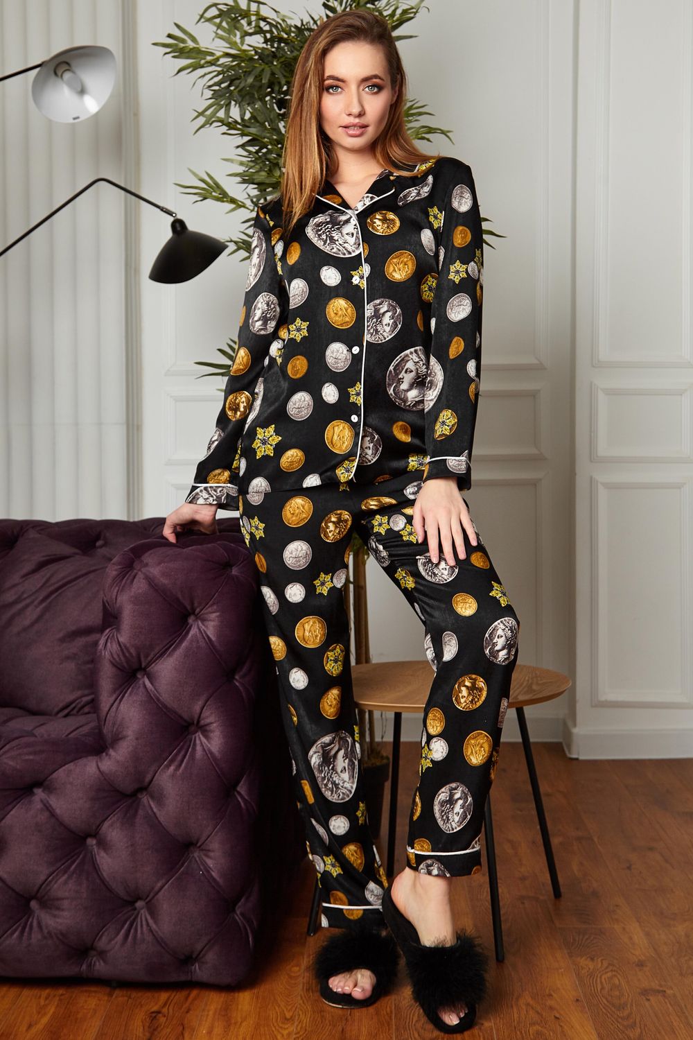 Красивая шелковая пижама с принтом черная - фото