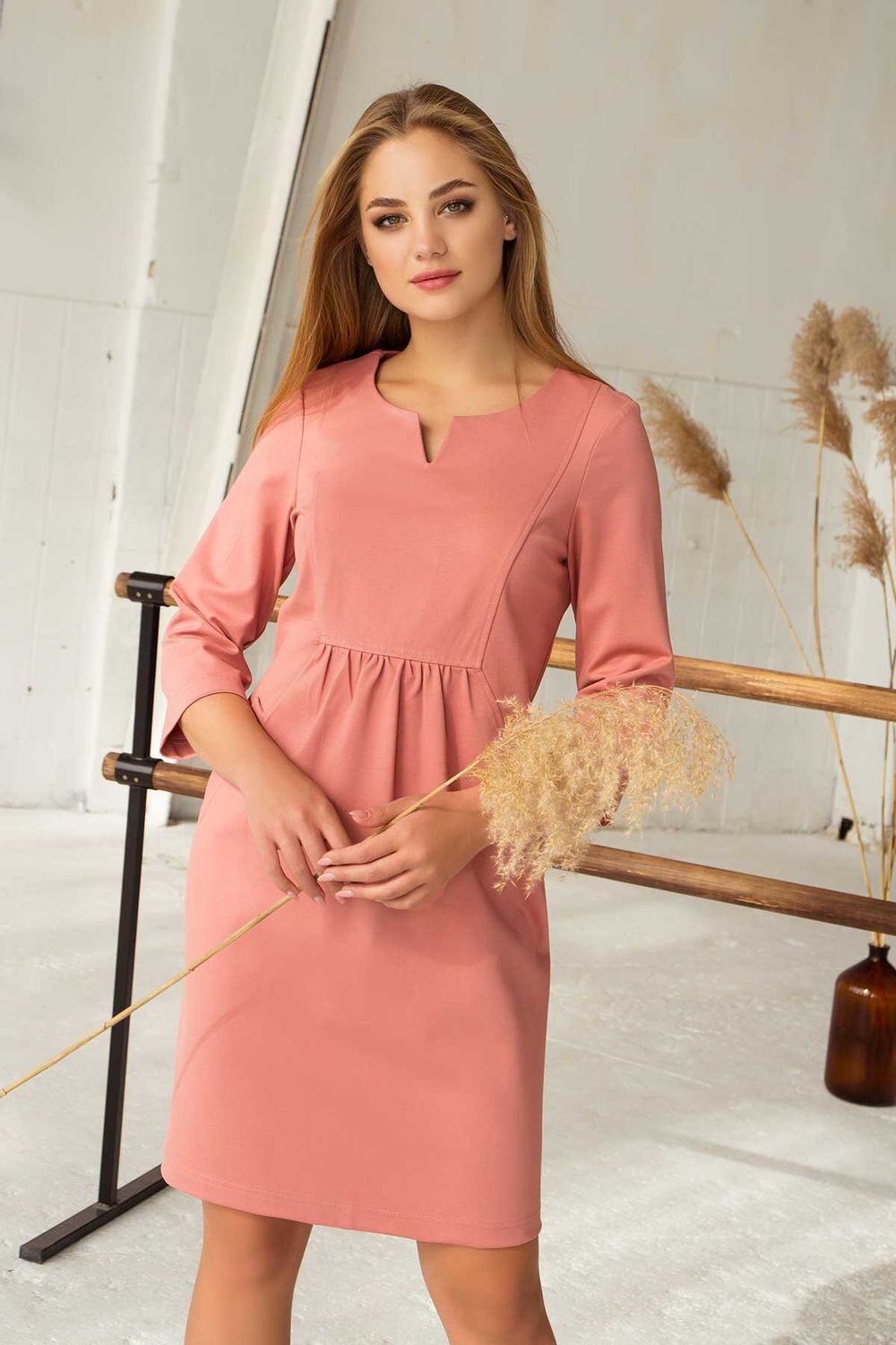 Сукня з високою талією офісна рожева - фото