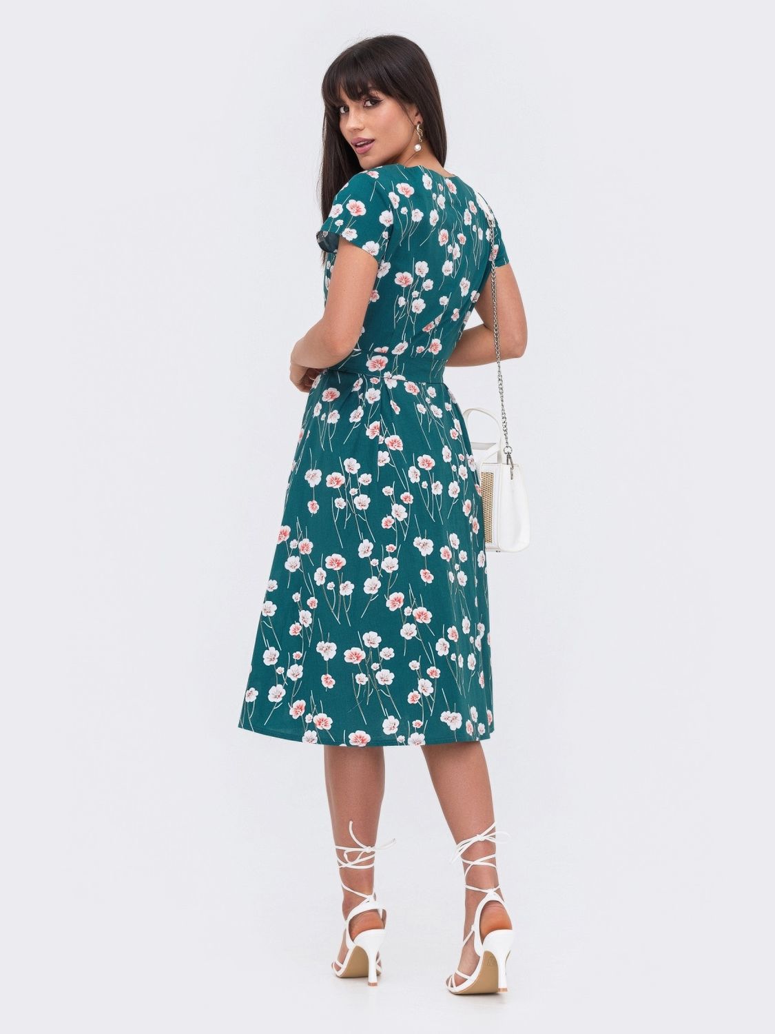 Летнее платье миди из хлопка с цветочным принтом - фото