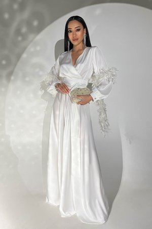 Елегантна вечірня сукня з шовку білого кольору - фото