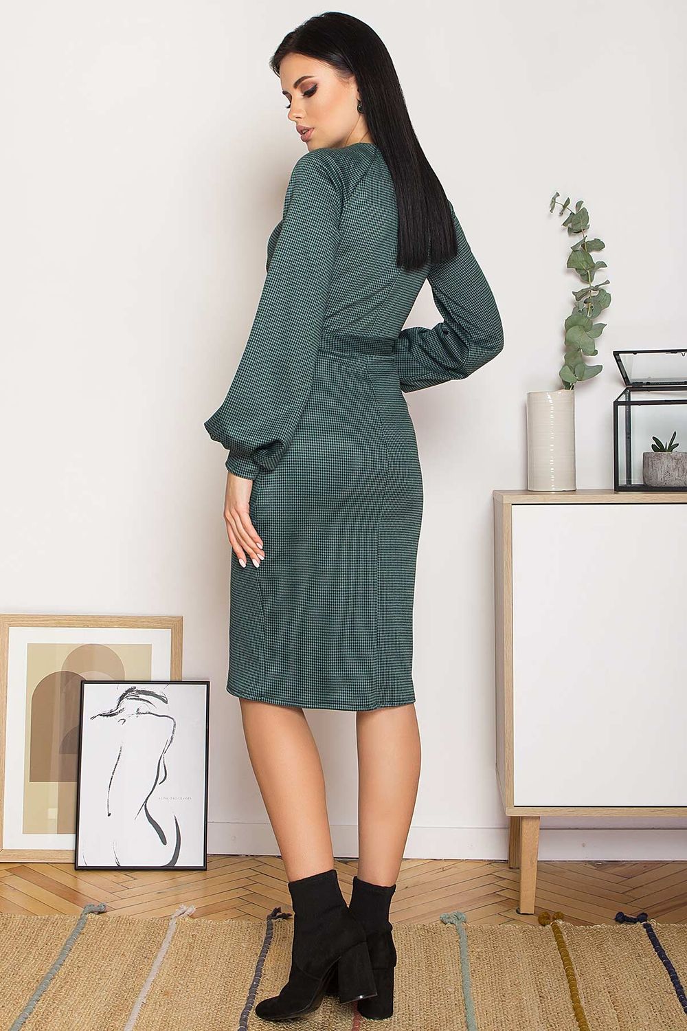Трикотажне плаття футляр офісне зеленого кольору - фото