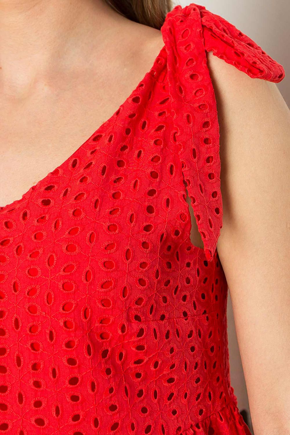 Женский сарафан из прошвы с высокой талией красный - фото