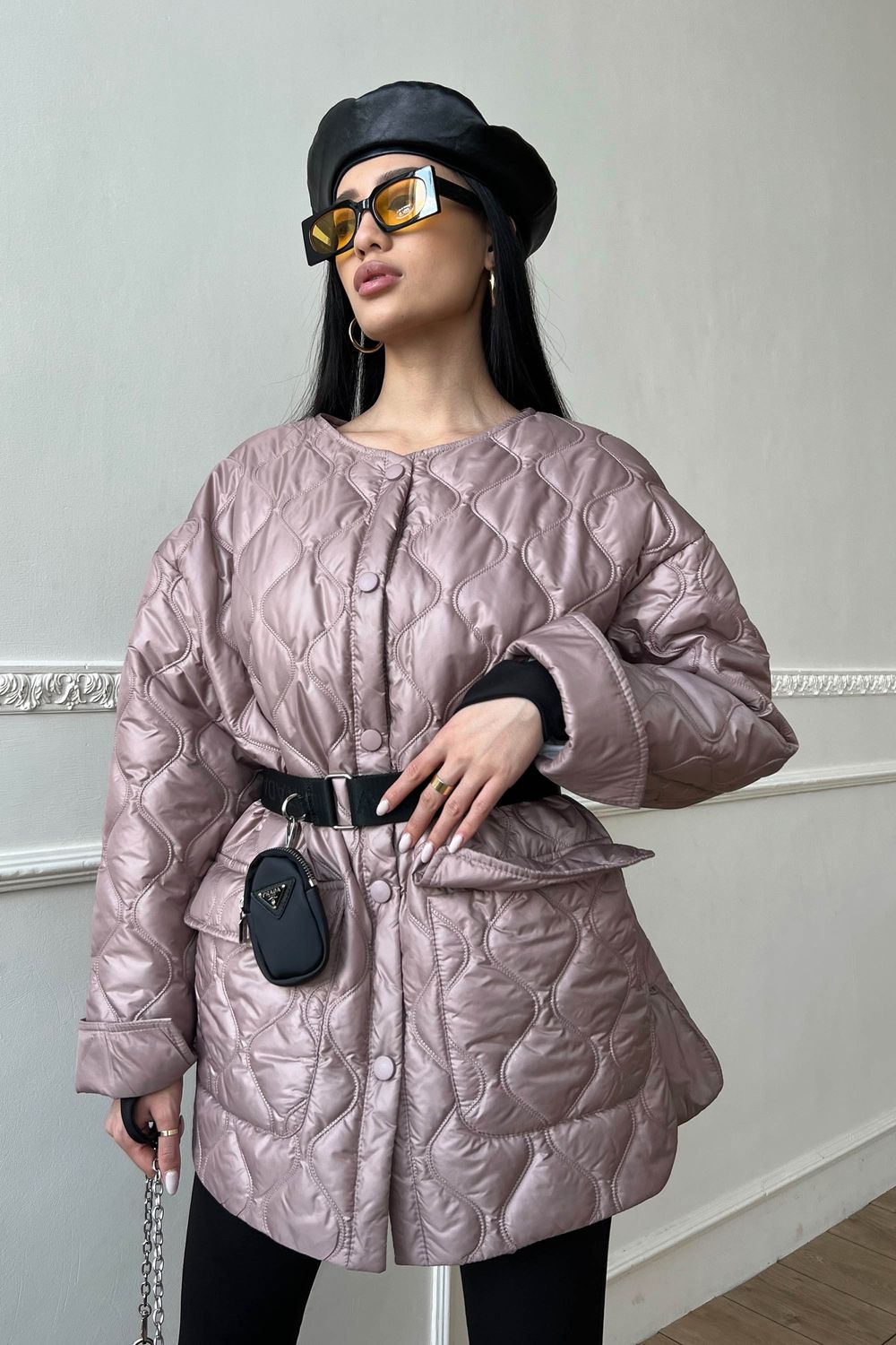 Жіноча весняна куртка оверсайз пудрового кольору - фото