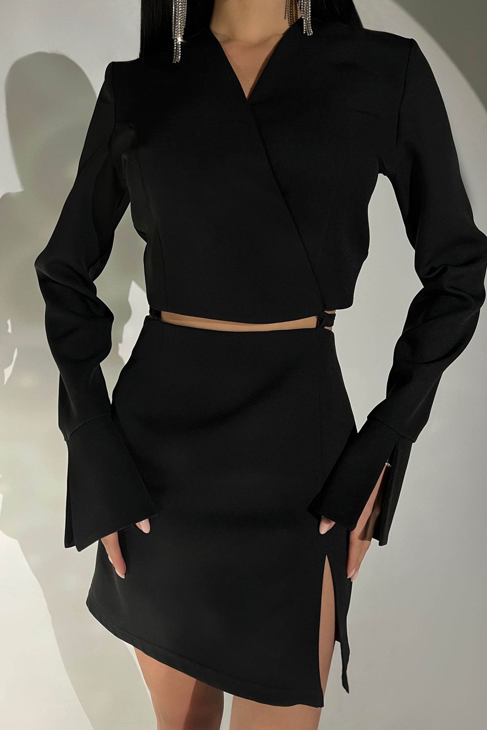 Шикарное платье для коктейльной вечеринки черного цвета - фото