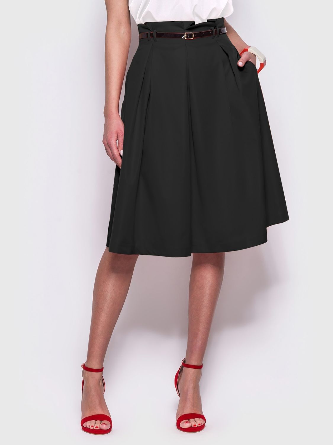 Стильная юбка с высокой посадкой черного цвета - фото