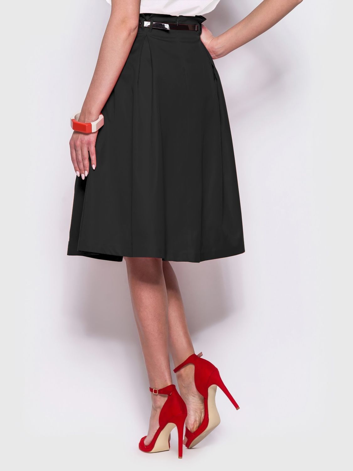 Стильная юбка с высокой посадкой черного цвета - фото
