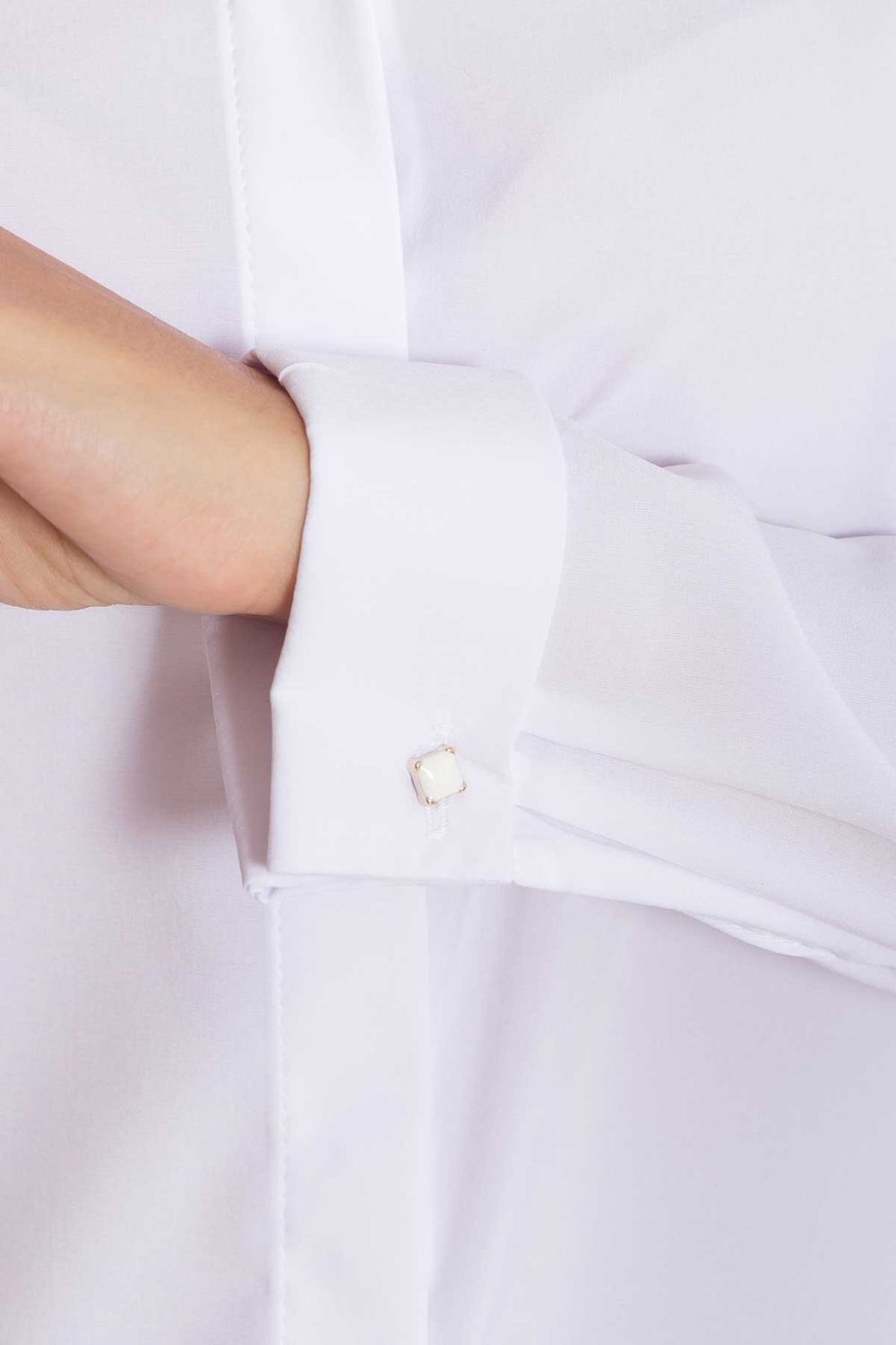 Белая офисная блузка в деловом стиле - фото