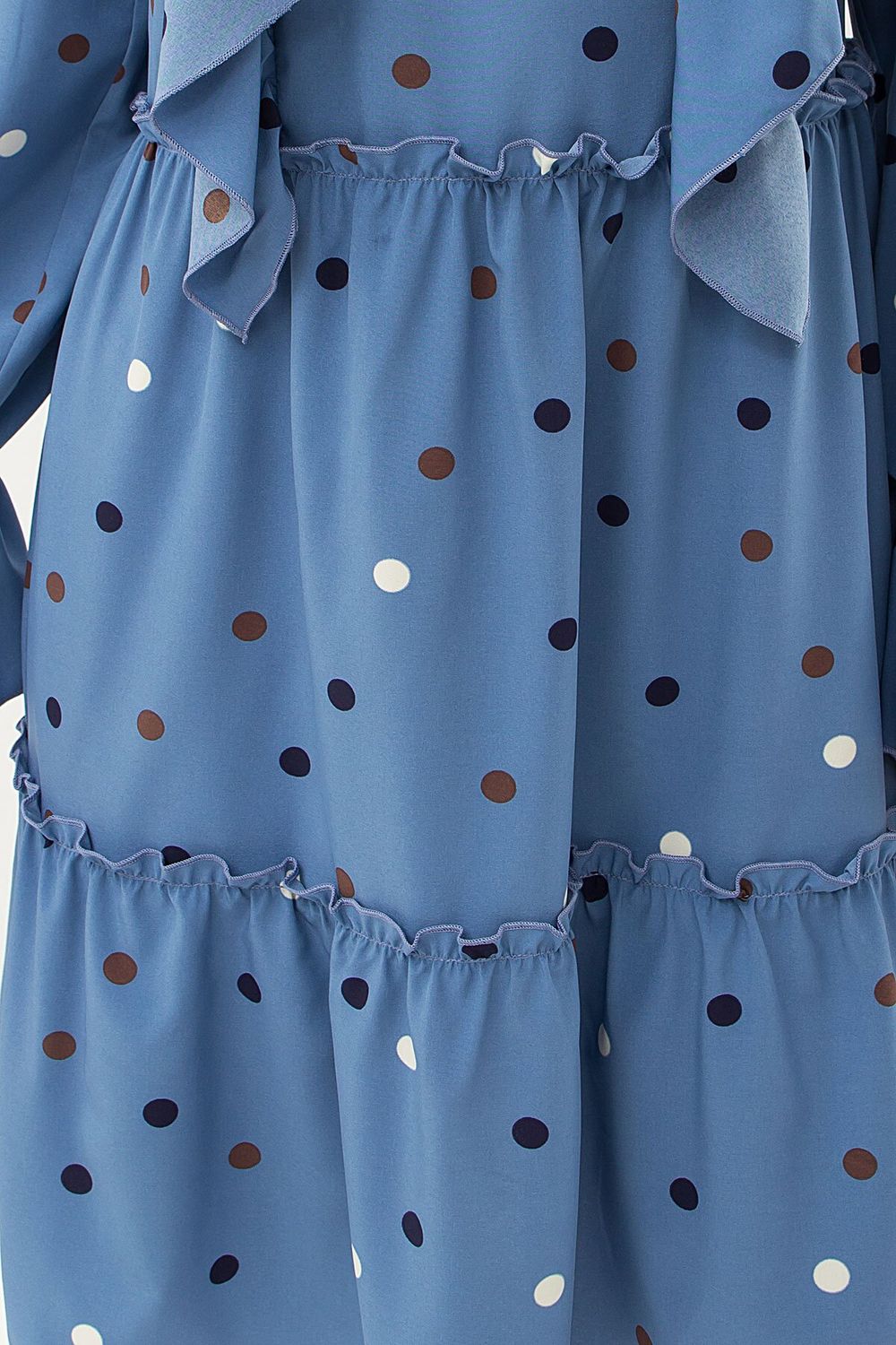 Красиве весняне плаття з оборками в горошок блакитне - фото