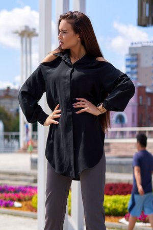 Черная удлиненная рубашка женская из хлопка - фото