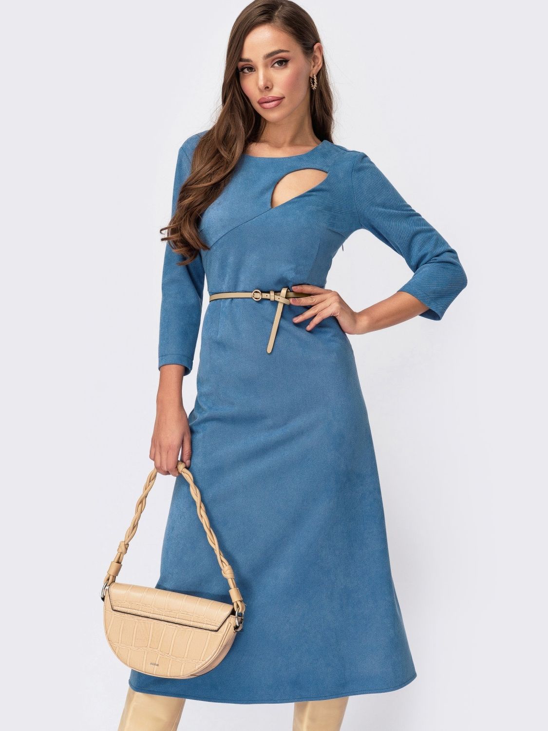 Голубое замшевое платье с юбкой солнце-клеш - фото