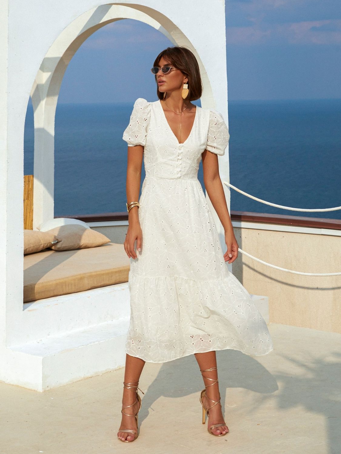 Літня сукня з прошви білого кольору - фото