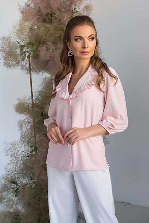 Красива пудровая блузка в офісному стилі - фото