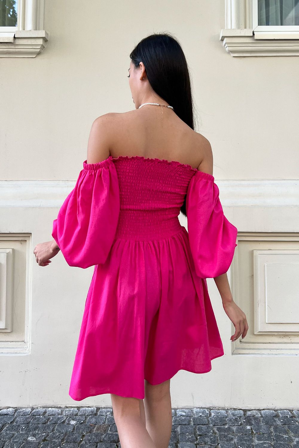 Літня лляна сукня міні рожевого кольору - фото