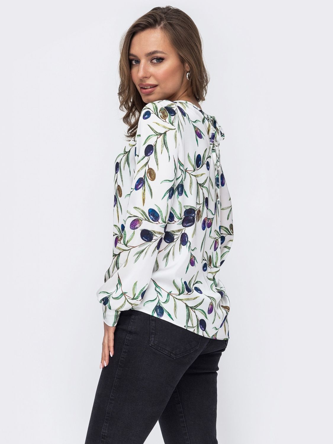 Красива шовкова блуза з принтом - фото