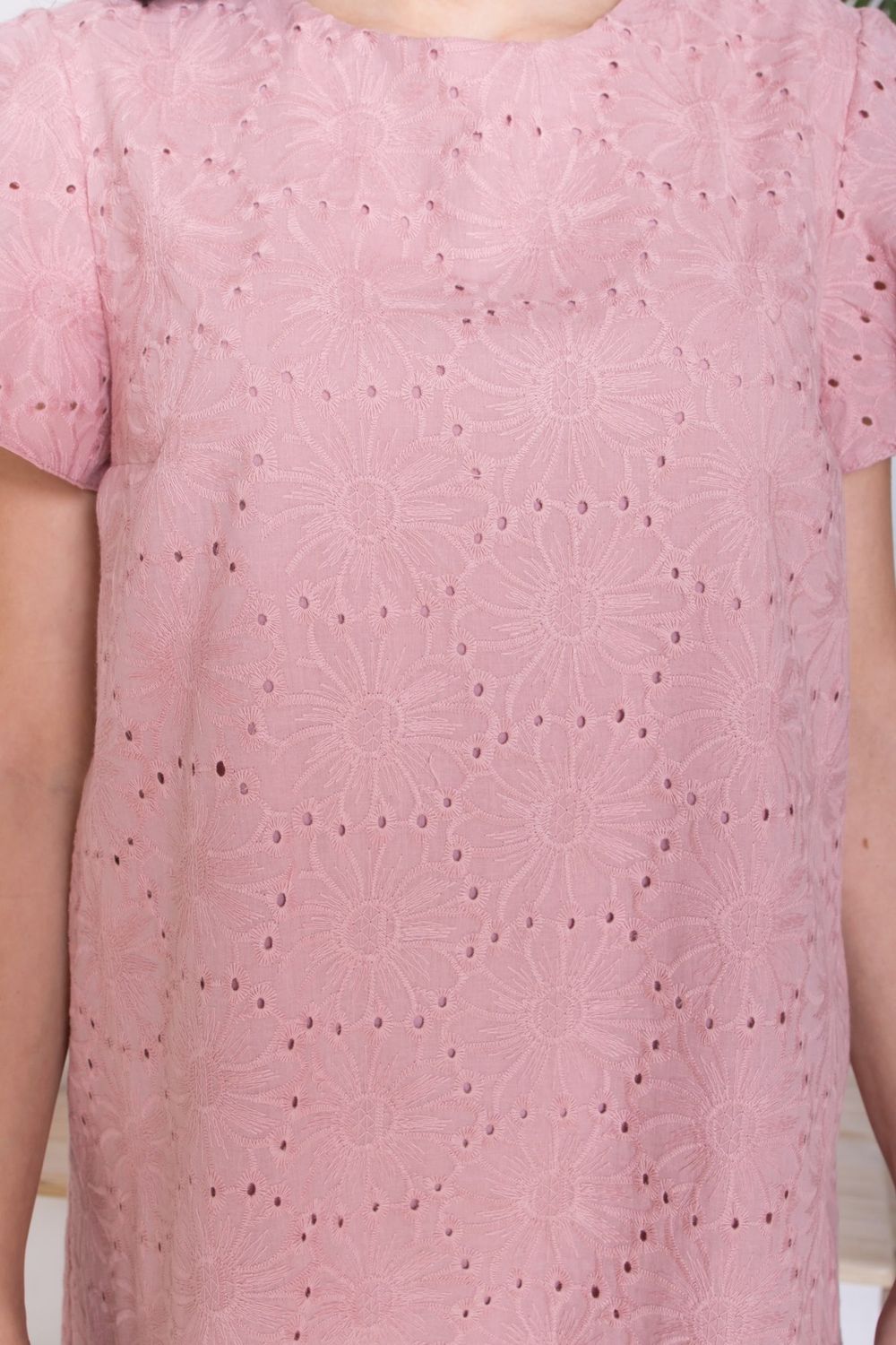 Літнє плаття трапеція з прошви рожеве - фото