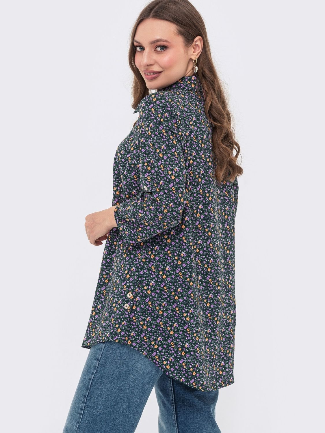 Женская рубашка с цветочным принтом - фото