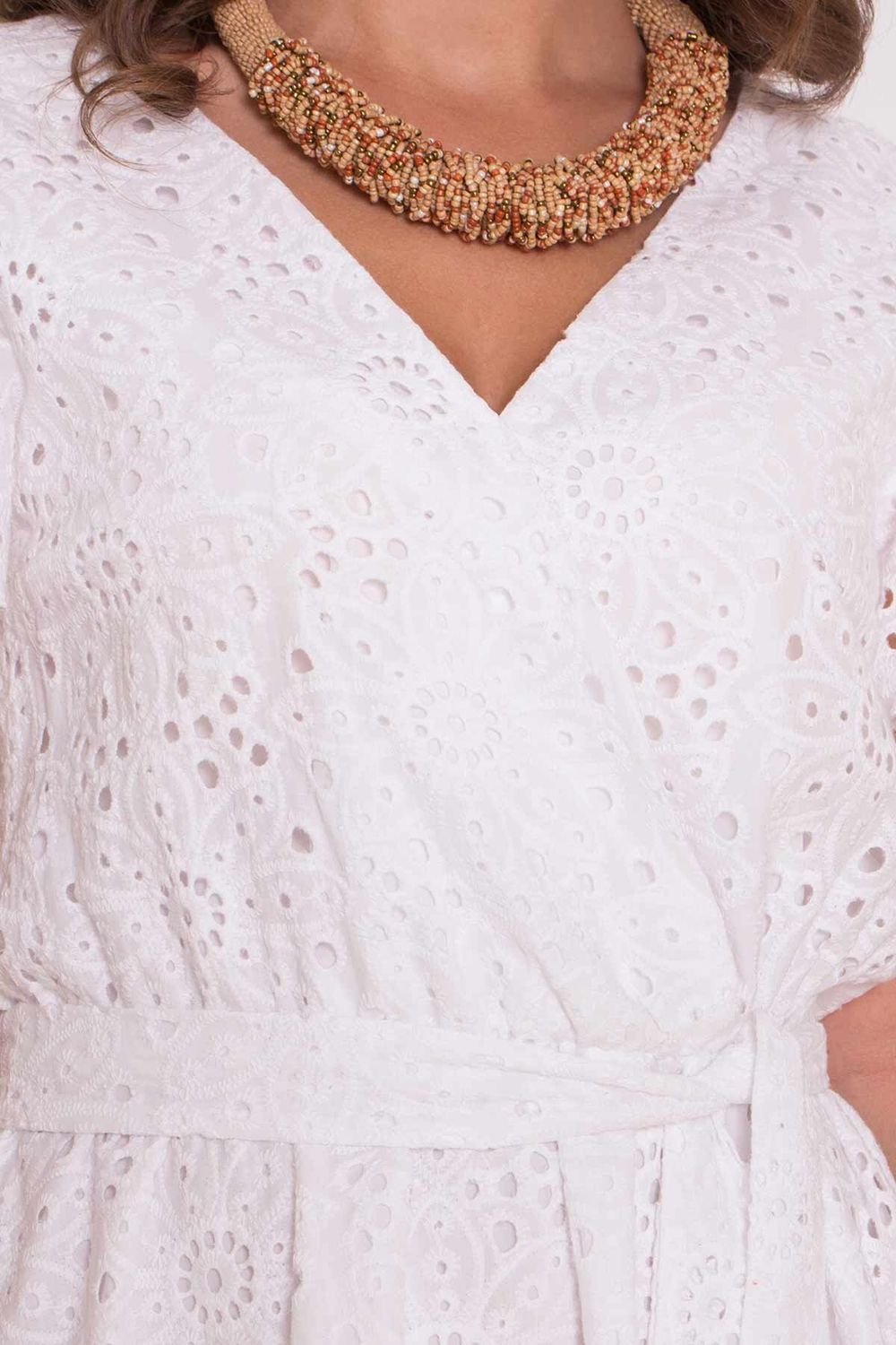 Біле літнє плаття міді з прошви приталене - фото