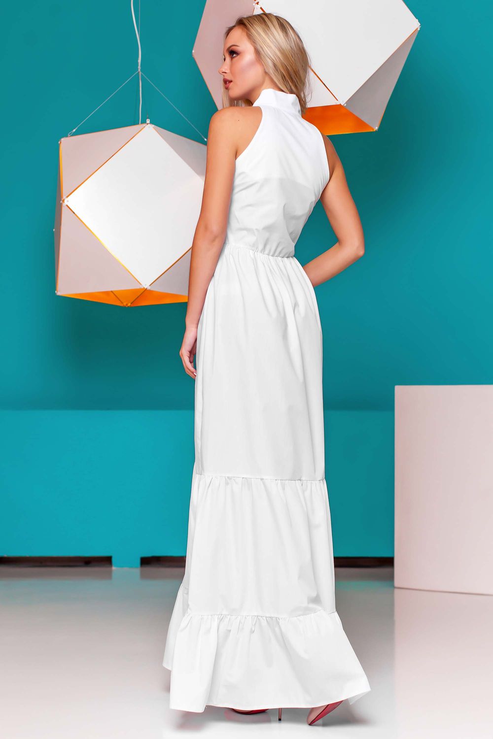 Белое летнее платье в пол в вечернем стиле - фото