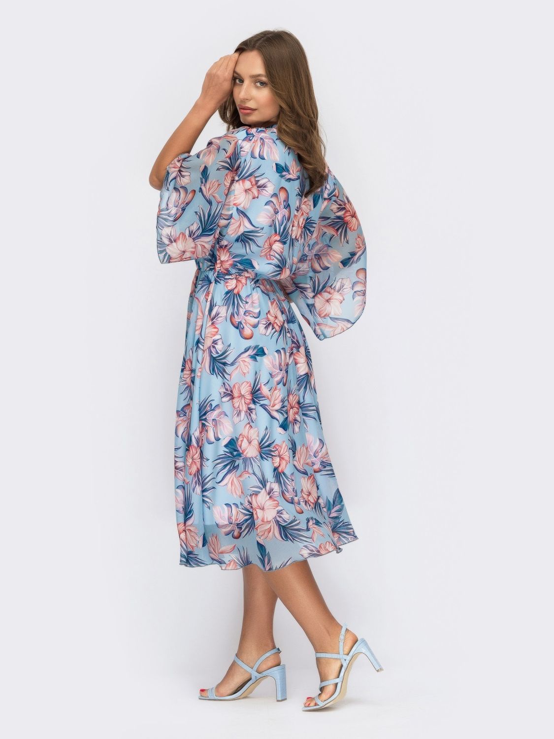 Повітряна сукня-кімоно з шифону в квітковий принт - фото
