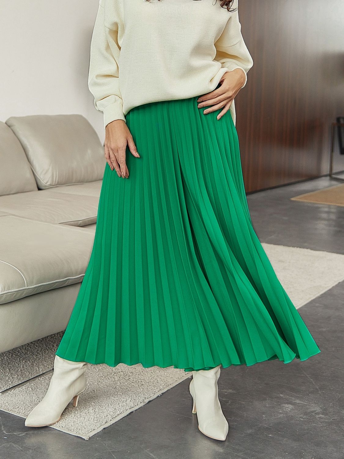 Стильні брюки-кюлоти зеленого кольору - фото