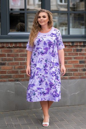 Жіноча сукня з квітковим фіолетовим принтом. - фото