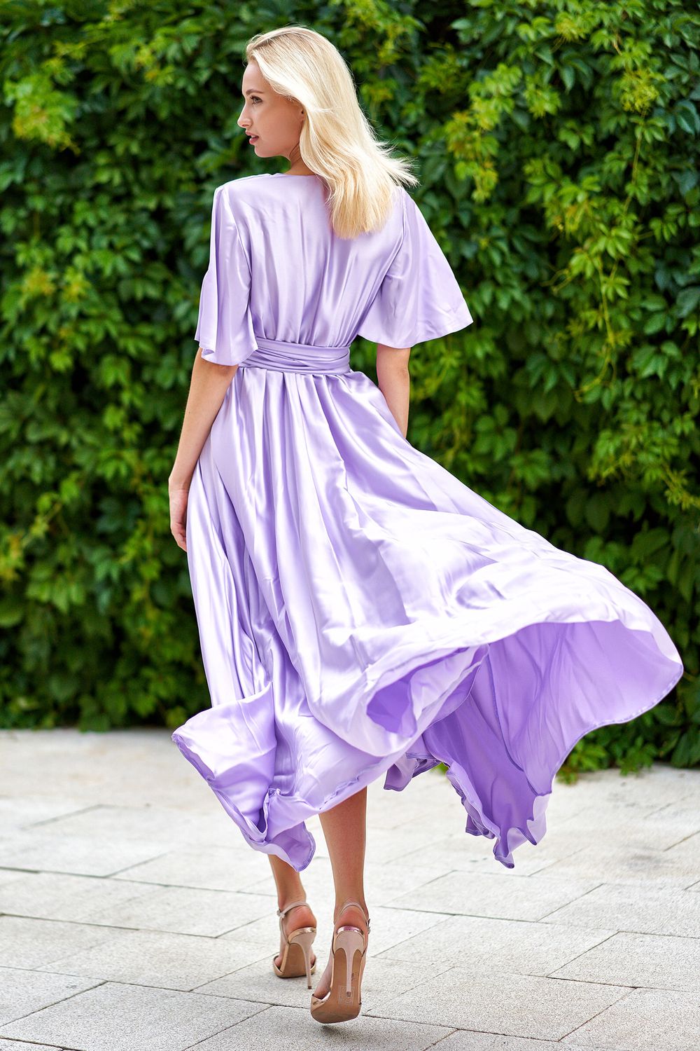Шелковое вечернее платье в пол сиреневого цвета - фото
