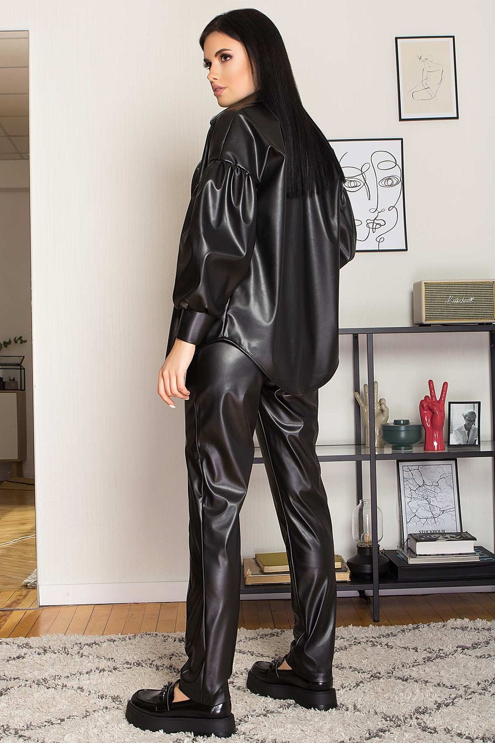 Жіночі шкіряні брюки зі стрілками чорні - фото