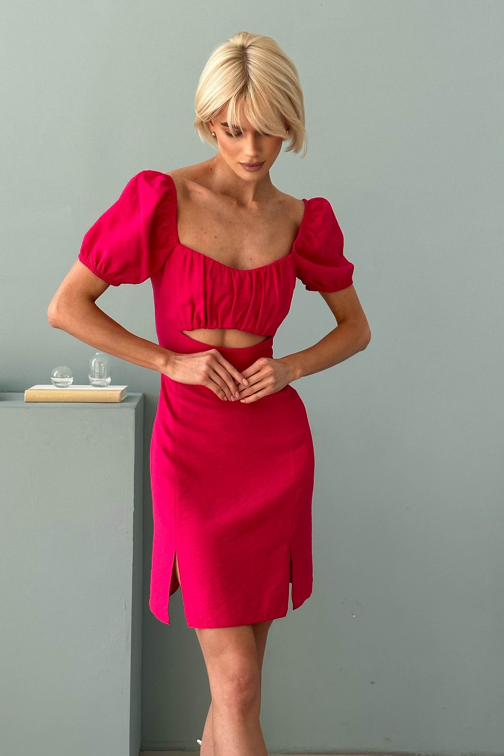 Літнє лляне плаття міні рожевого кольору - фото