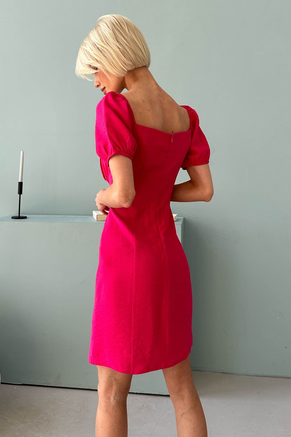 Летнее льняное платье мини розового цвета - фото
