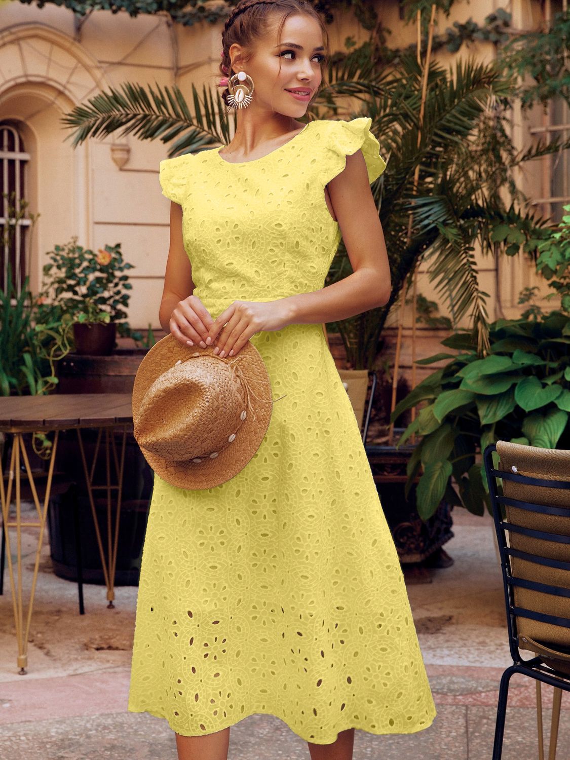 Розкльошена літня сукня з прошви жовтого кольору - фото