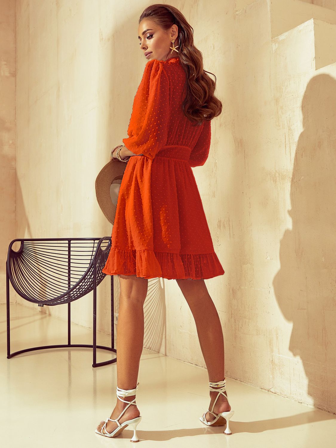 Короткое летнее платье из шифона оранжевое - фото