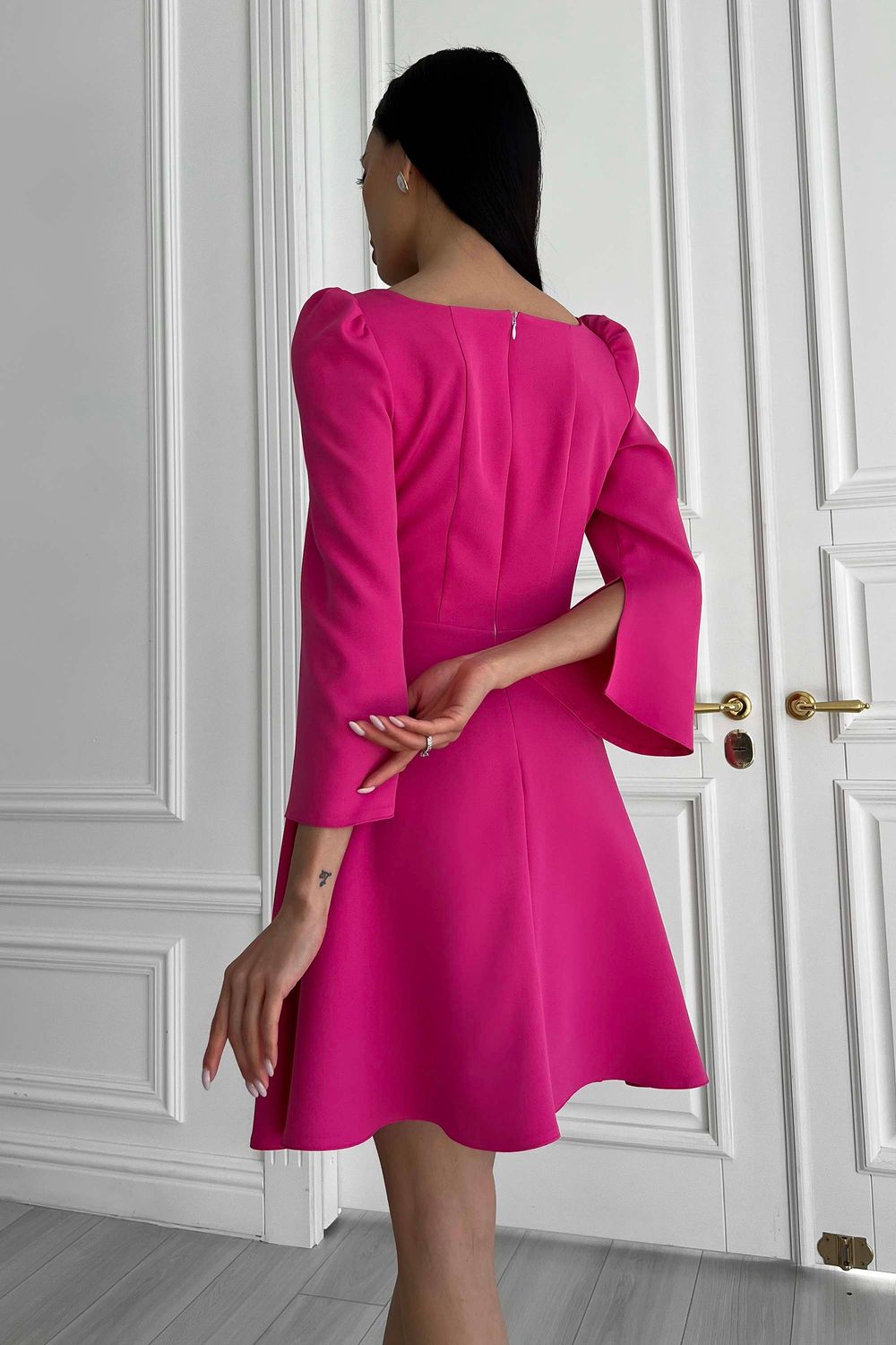 Елегантна вечірня сукня рожевого кольору - фото