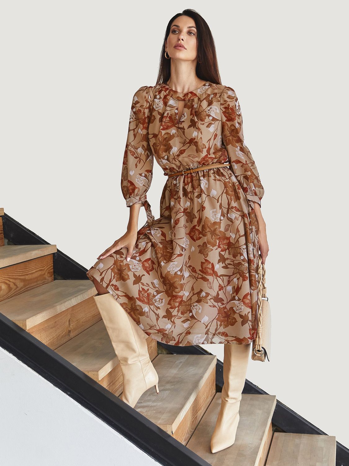 Шифонова сукня міді зі спідницею-сонце бежева - фото