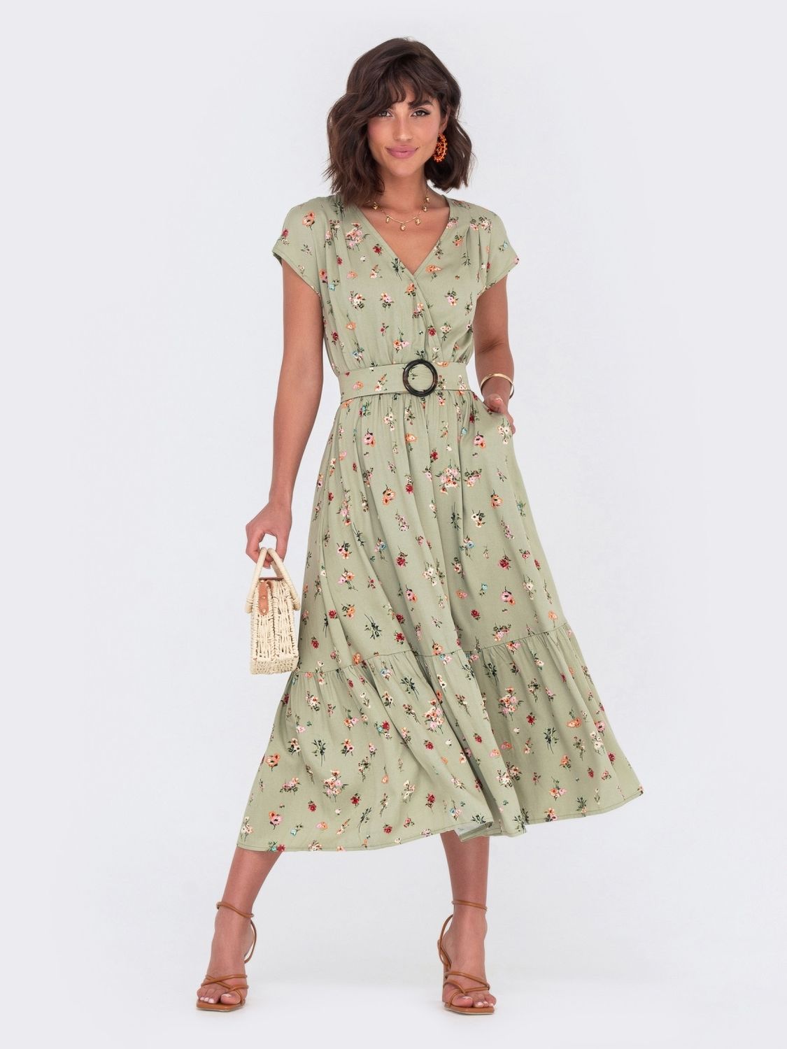 Літнє плаття зі штапелю з широким воланом - фото