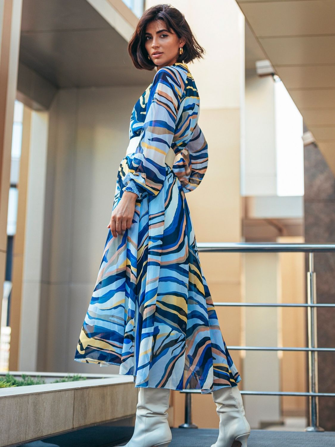 Шифоновое платье миди голубого цвета - фото