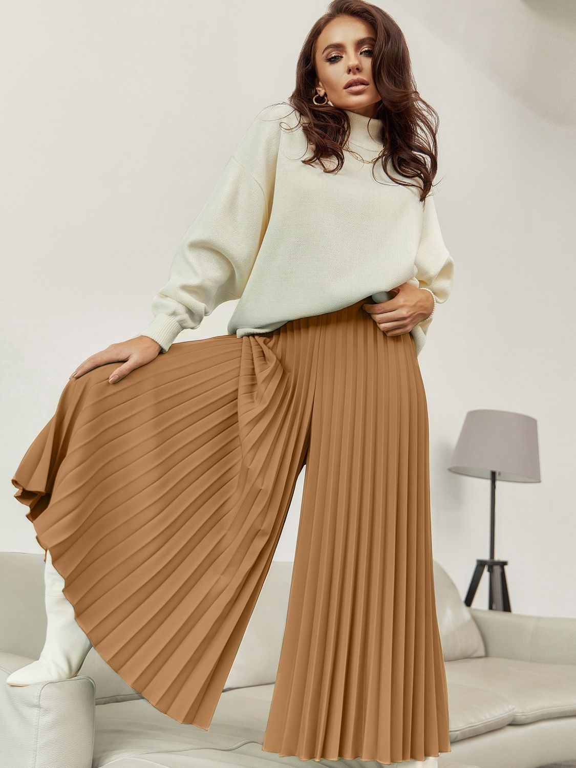 Стильні брюки-кюлоти бежевого кольору - фото