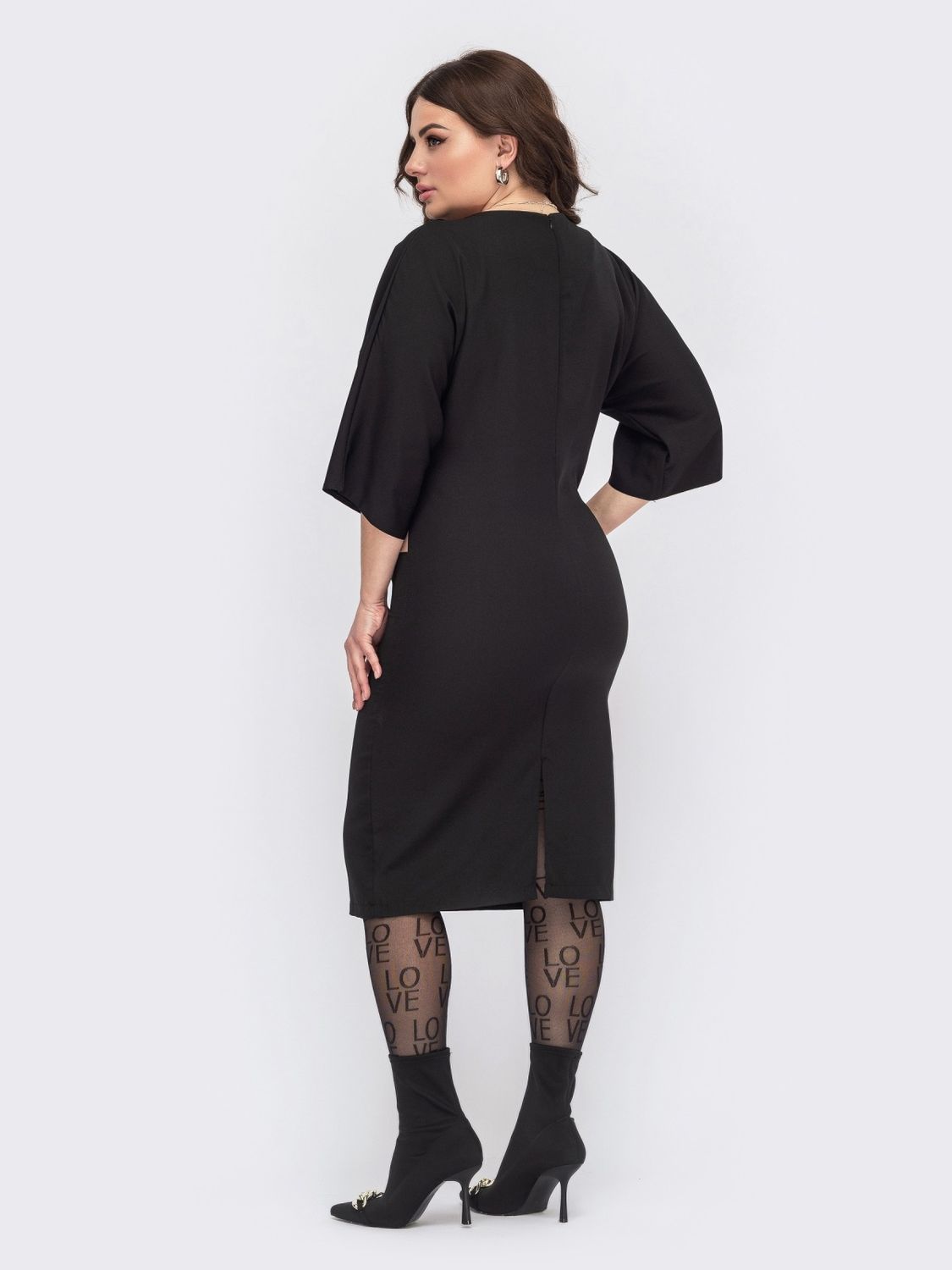 Элегантное платье футляр с широким контрастным поясом - фото