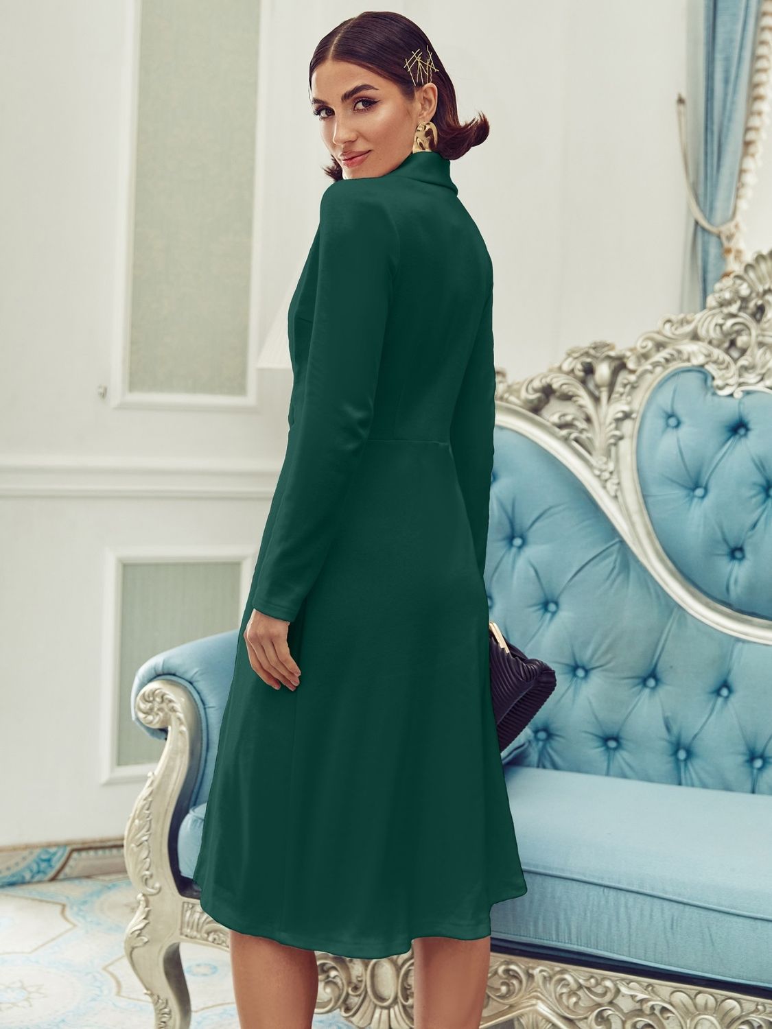 Элегантное платье пиджак зеленого цвета с разрезом - фото