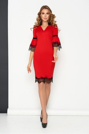 Красиве трикотажне плаття футляр з мереживом червоне - фото