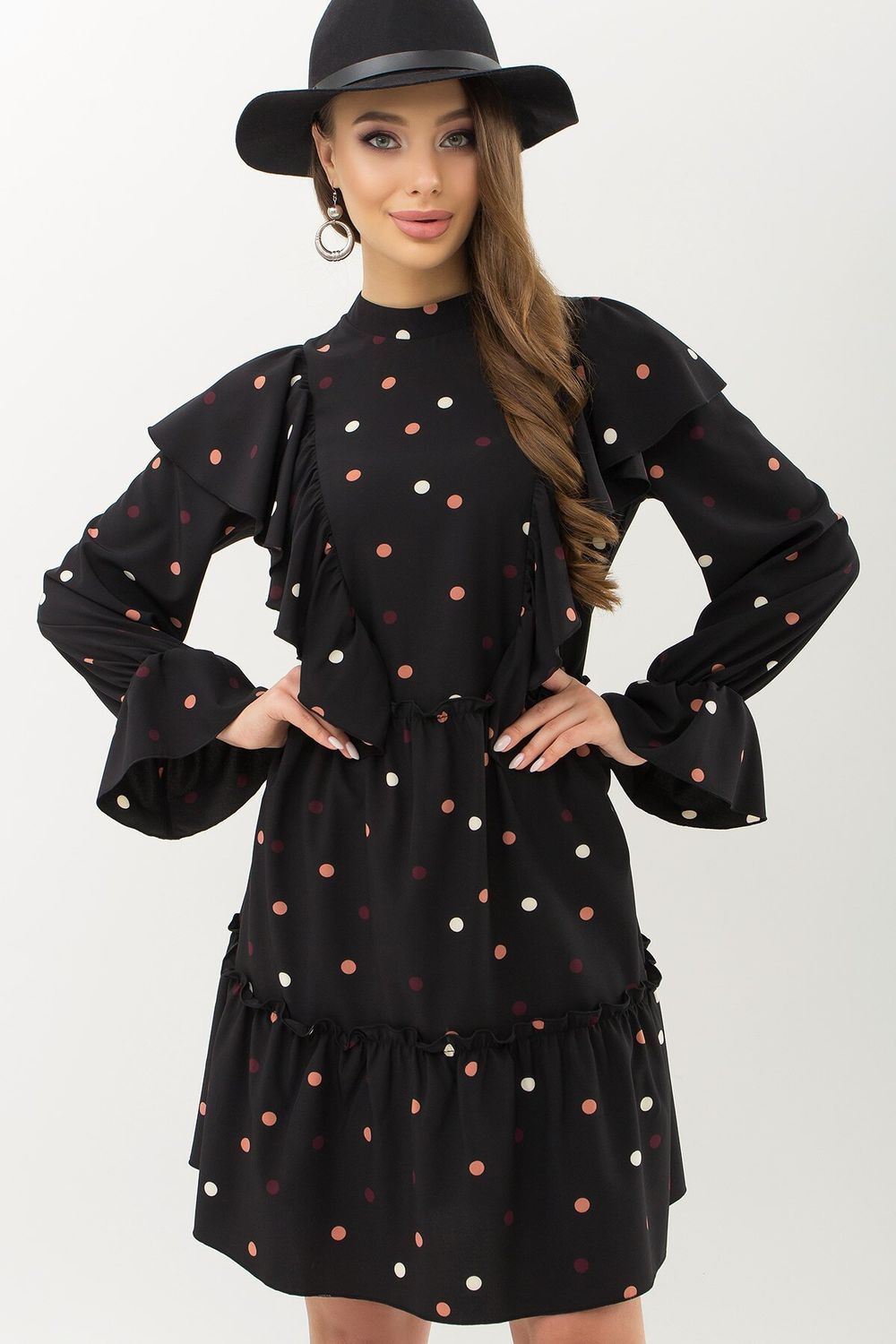 Красиве весняне плаття з оборками в горошок чорне - фото