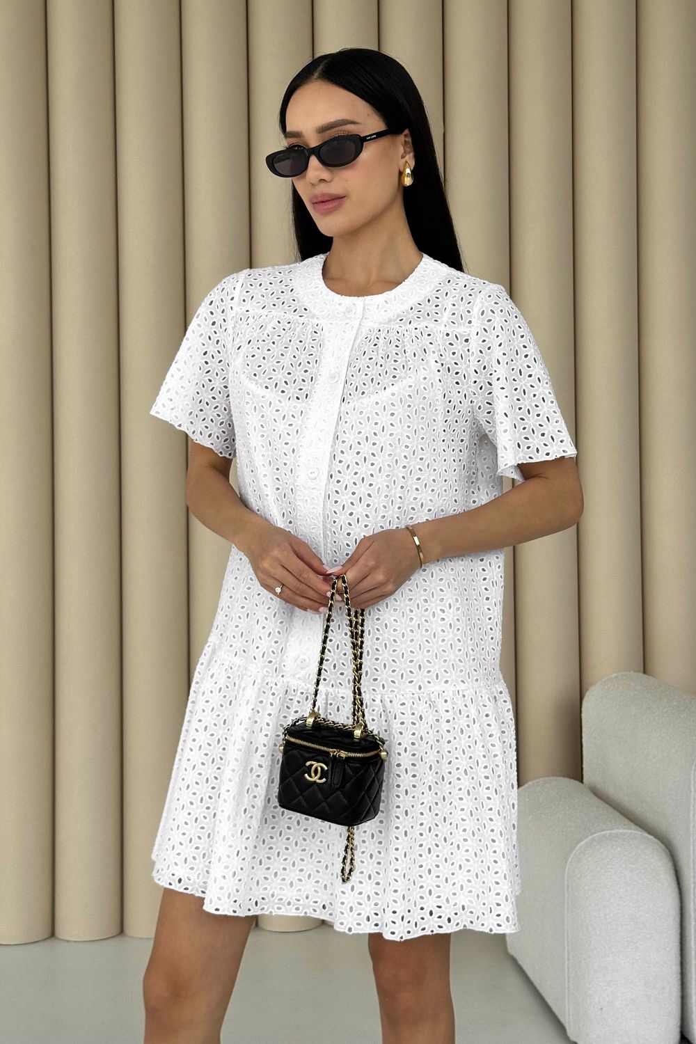 Легке літнє плаття з прошви білого кольору - фото