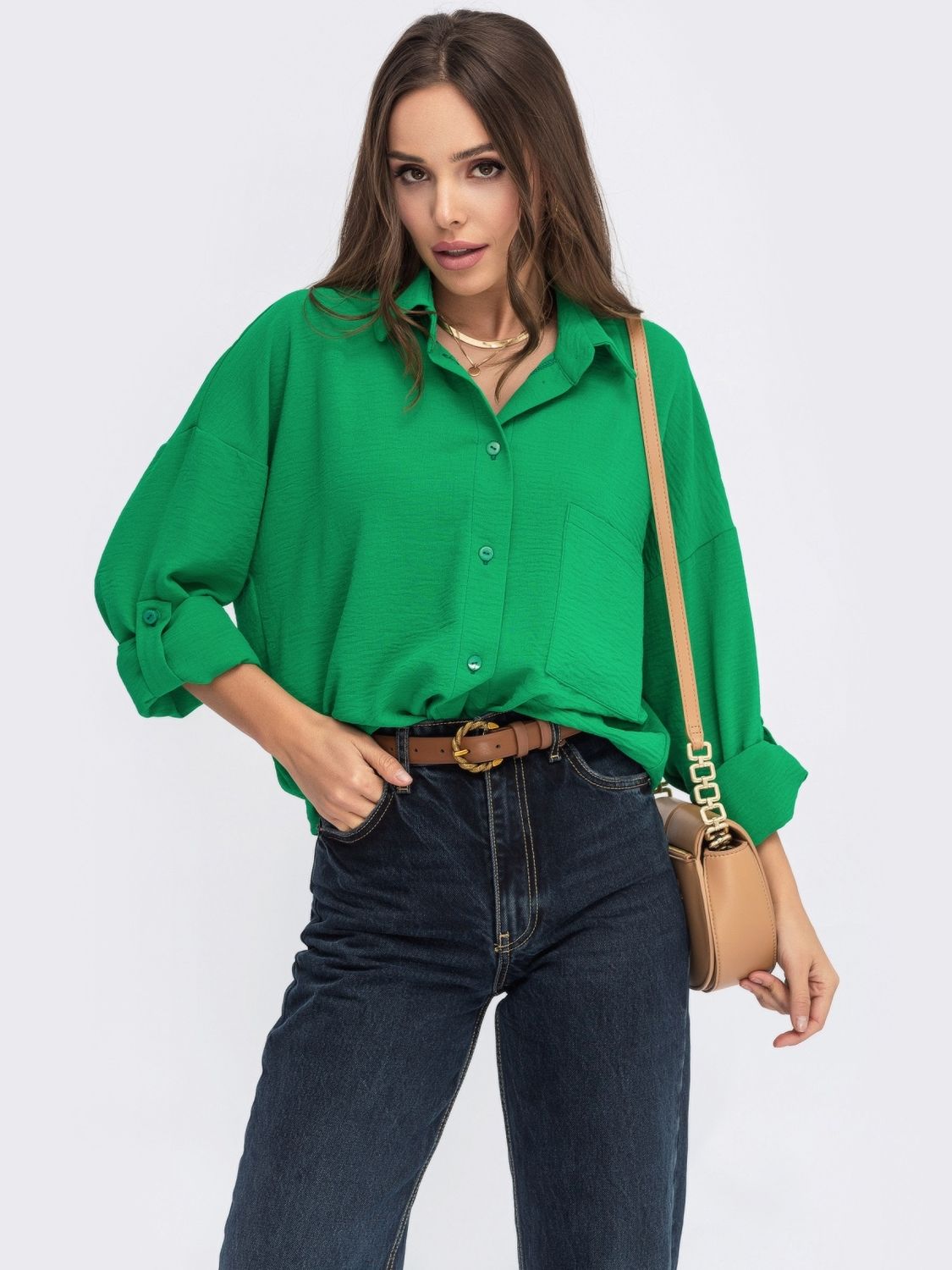 Льняна сорочка в стилі оверсайз зеленого кольору - фото